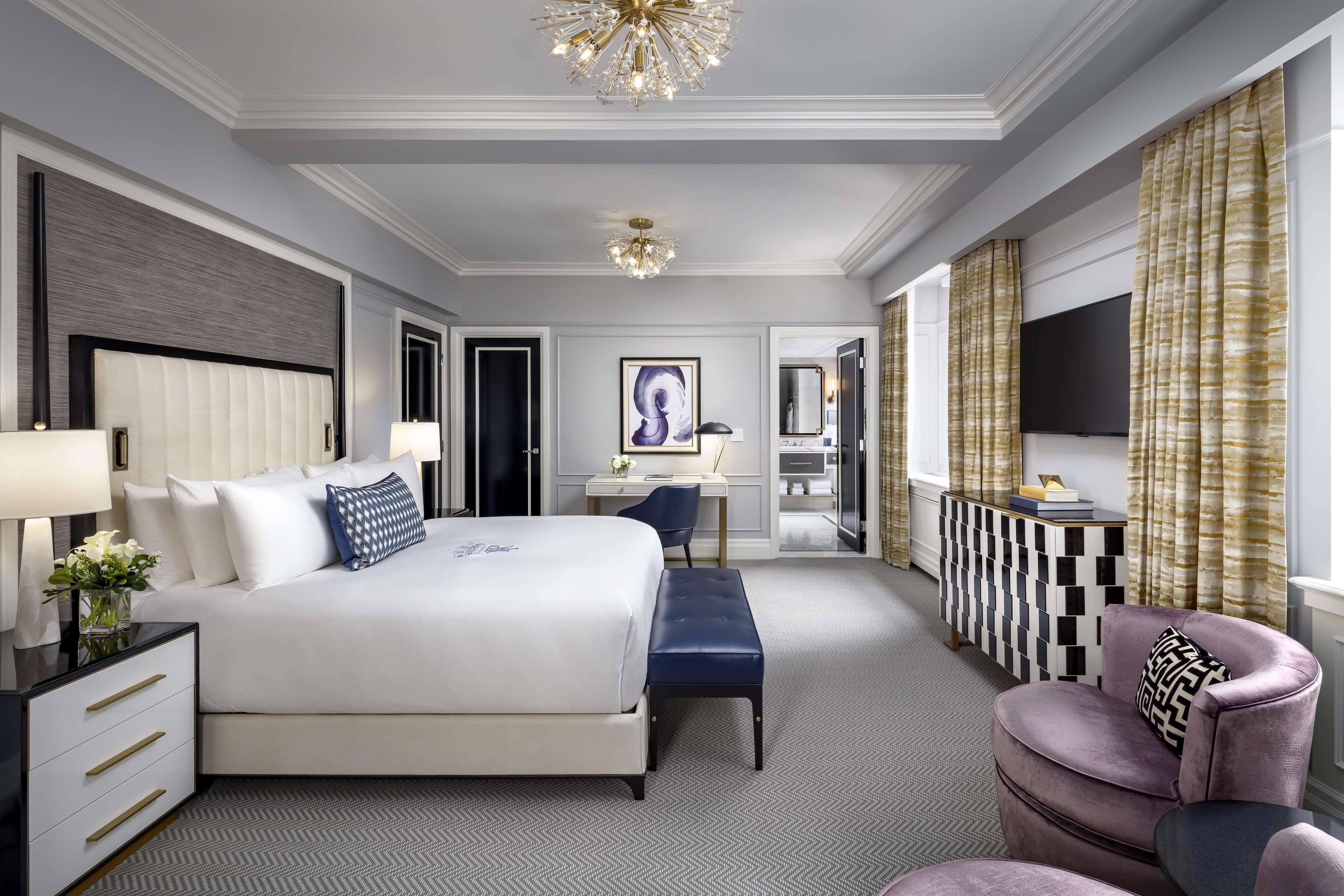แฟร์มอนต์ รอยัล ยอร์ก Hotel โตรอนโต ภายนอก รูปภาพ A guest room at The St. Regis New York