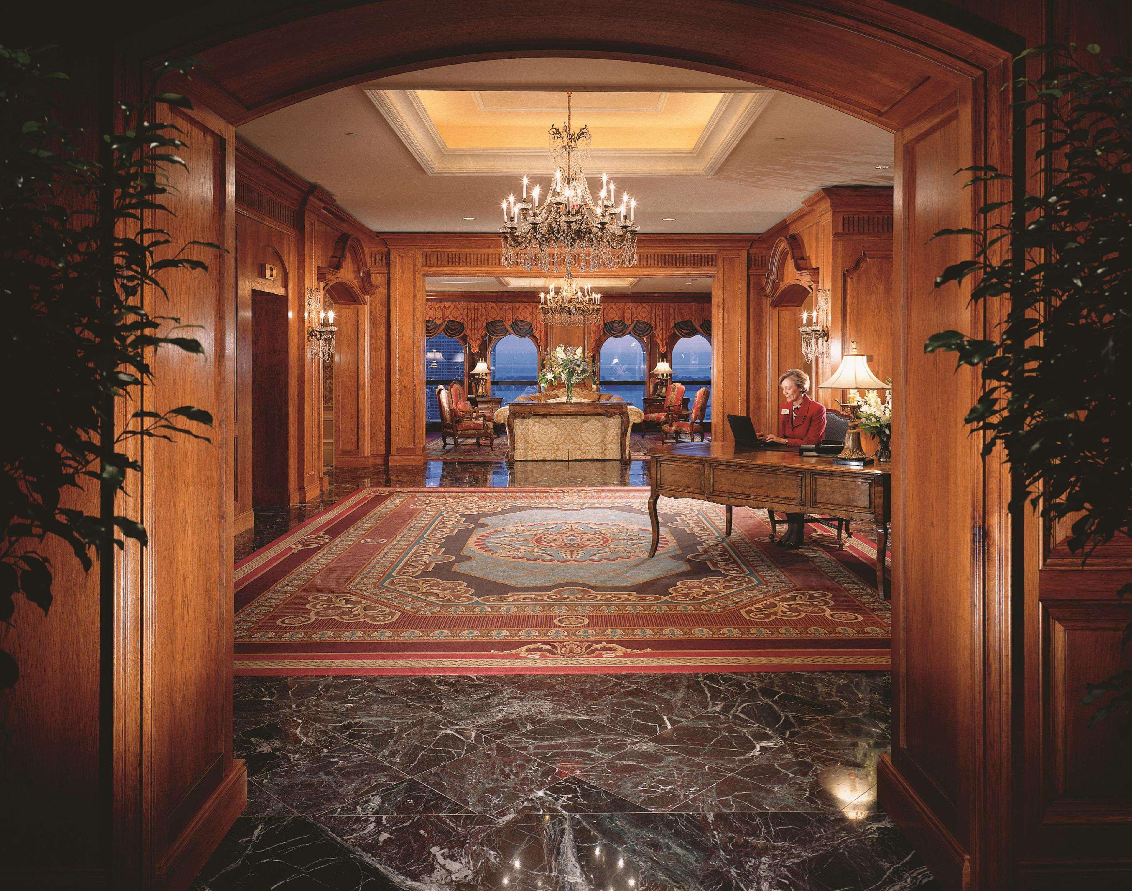 แฟร์มอนต์ รอยัล ยอร์ก Hotel โตรอนโต ภายนอก รูปภาพ The lobby of the Four Seasons Hotel