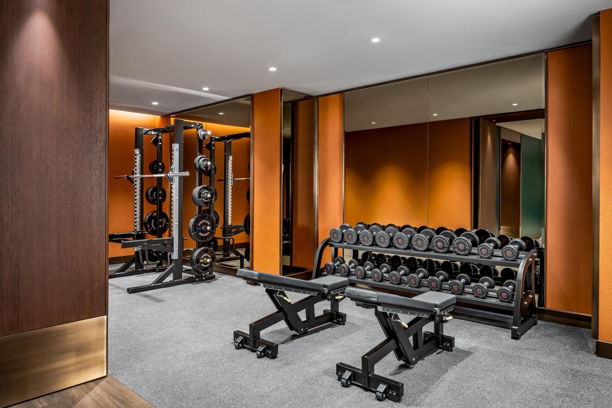 แฟร์มอนต์ รอยัล ยอร์ก Hotel โตรอนโต ภายนอก รูปภาพ The gym at the Mandarin Oriental